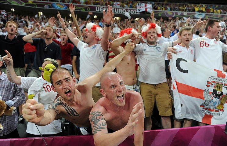 Английские болельщики по футболу.jpg